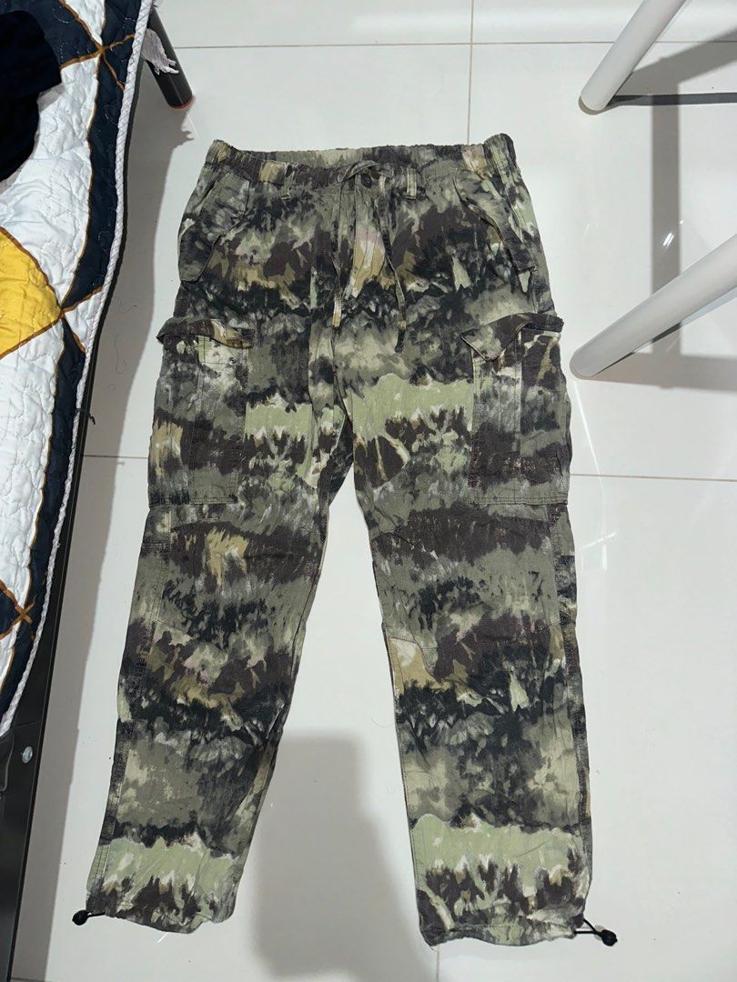 H M camo cargo pants Men s Fashion Bottoms Jeans on Carousell