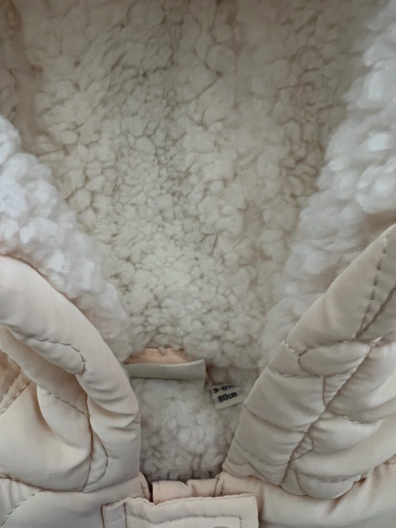 Jacket (Category: Babies & Kids Fashion) located in Singapore. Submitted by janetlimmmm (Listing ID 1317114592, Image 3). Description: Size 80, bought this jacket for my baby to travel during last year winter but we couldn’t make it. New 100%, material very soft..
