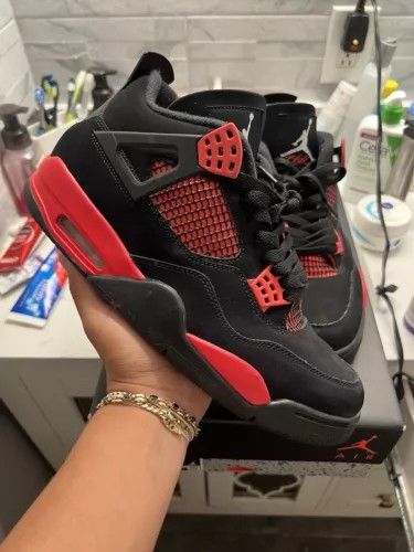 Jordan 4 Retro Red Thunder (Category: Footwear) located in Toronto. Submitted by sxdbysprom94582 (Listing ID 1317159059, Image 1). Description: price firm, size 10 no box. worn less than a handful of times, no creasing still brand new condition. pickup in Elmwood..