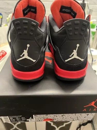 Jordan 4 Retro Red Thunder (Category: Footwear) located in Toronto. Submitted by sxdbysprom94582 (Listing ID 1317159059, Image 2). Description: price firm, size 10 no box. worn less than a handful of times, no creasing still brand new condition. pickup in Elmwood..