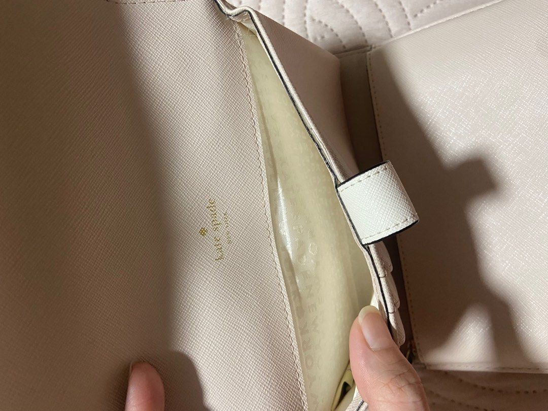Kate Spade Two-Tone Sling Bag (Category: Wallets & Card holders) located in Pasig City. Submitted by mbtra (Listing ID 1317098139, Image 3). Description: - only used once - great condition no scratches - price is negotiable.