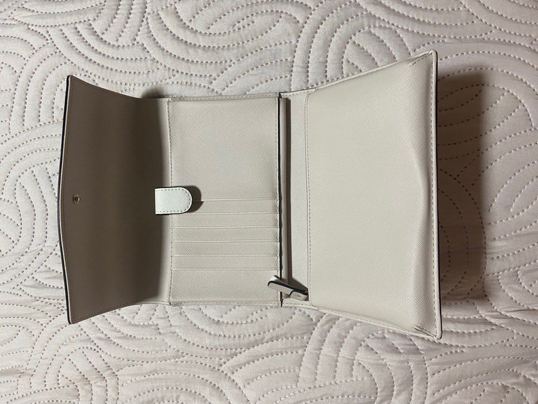 Kate Spade Two-Tone Sling Bag (Category: Wallets & Card holders) located in Pasig City. Submitted by mbtra (Listing ID 1317098139, Image 2). Description: - only used once - great condition no scratches - price is negotiable.