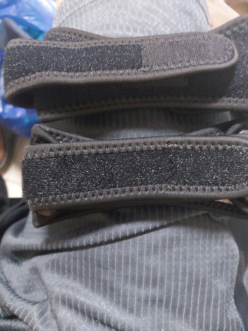 Knee Strap (Category: Cardio & Fitness Machines) located in Pasig City. Submitted by borjong (Listing ID 1317107525, Image 3). Description: Knee Strap for sale bnew.