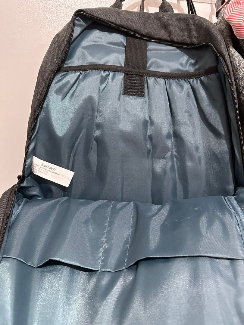 Lenovo Laptop Bag (Category: Laptop Bags & Sleeves) located in Caloocan City. Submitted by jessyyxx (Listing ID 1317058735, Image 2). Description: Lenovo Laptop Bag Freebie lang sa laptop Decluttering Hindi nagagamit since I wfh .