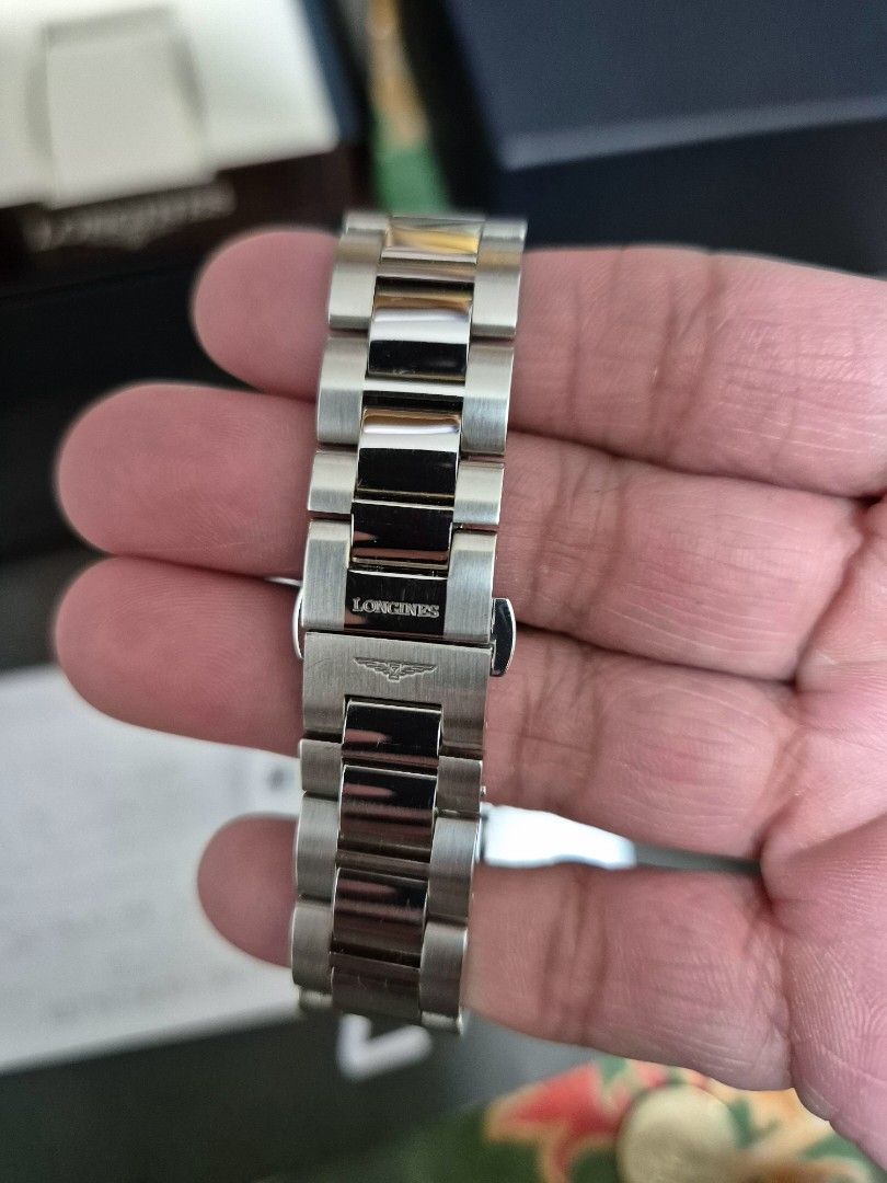 Longines Conquest Women 34mm (Category: Luxury Watches) located in Cavite. Submitted by thineramos (Listing ID 1317132555, Image 2). Description: Original Longines Conquest Women Watch 30mm. -Stainless -Sappire Crystal -Quartz Movement Bought last July2024 for 52800. Selling for 48k. Can be consider as brandnew RFS: Due to impulse buying, in need of cash..