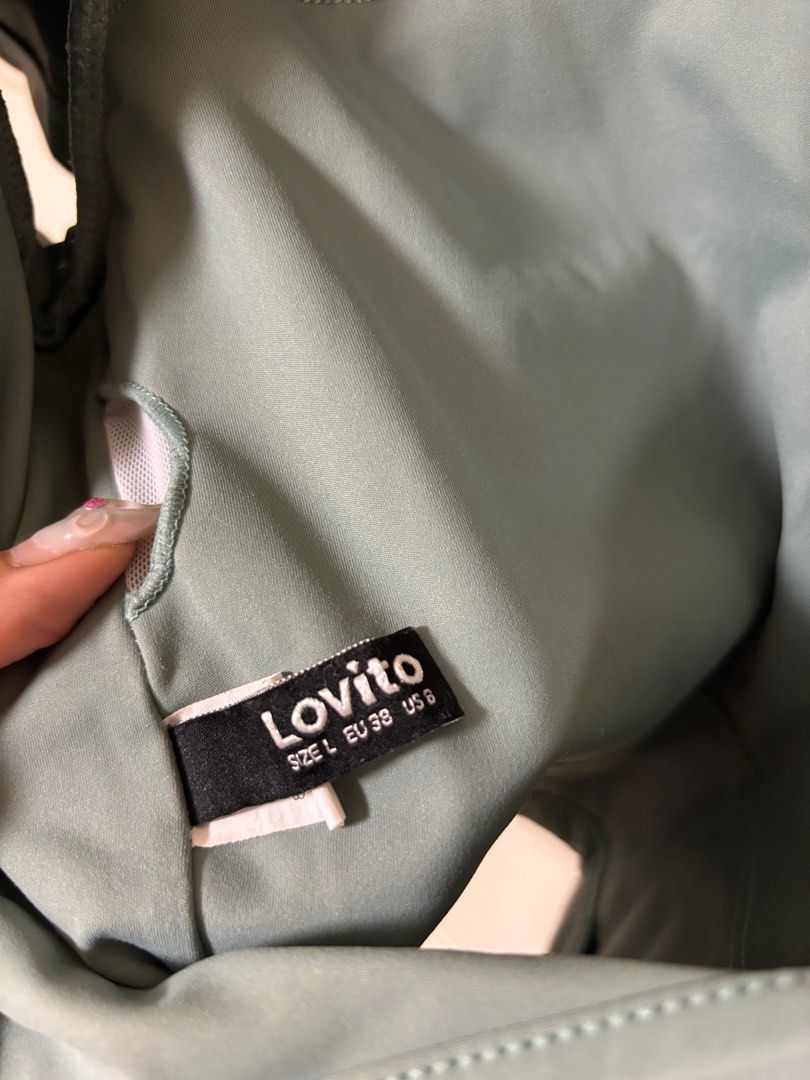 Lovito cropped sports top (Category: Activewear) located in Valenzuela. Submitted by shop212 (Listing ID 1317174642, Image 3). Description: No pads Large on tag.