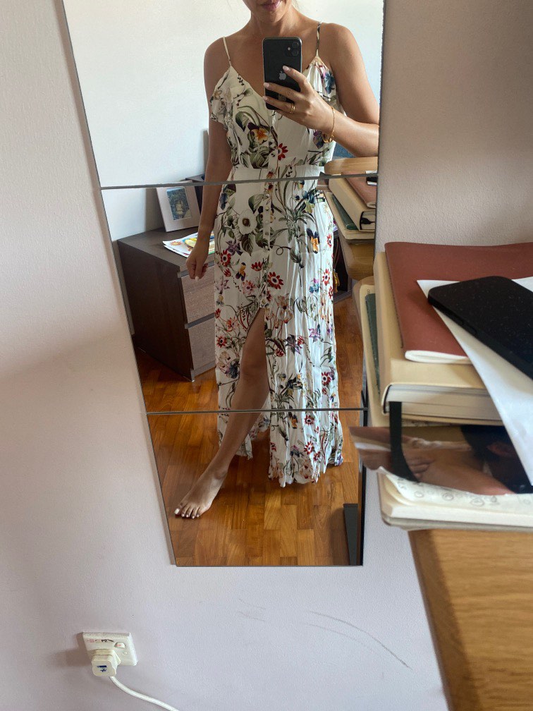 Lulu s floral maxi dress Women s Fashion Dresses Sets Dresses on Carousell