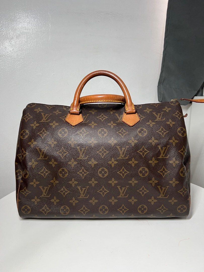 LV Speedy 35 (Category: Luxury Bags & Wallets) located in Las Pinas. Submitted by kattesantiago (Listing ID 1317104973, Image 1). Description: .