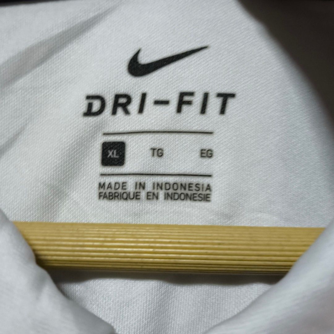 Nike Side Swoosh PoloShirt (Category: Tshirts & Polo Shirts ) located in Bacolod City. Submitted by plux.bcd (Listing ID 1317108597, Image 3). Description: NIKE SIDE SWOOSH POLOSHIRT(DRIFIT) Color rate: 9.8/10 Size:XL Dimensions: 23 width, 30 length Flaws: ❌.