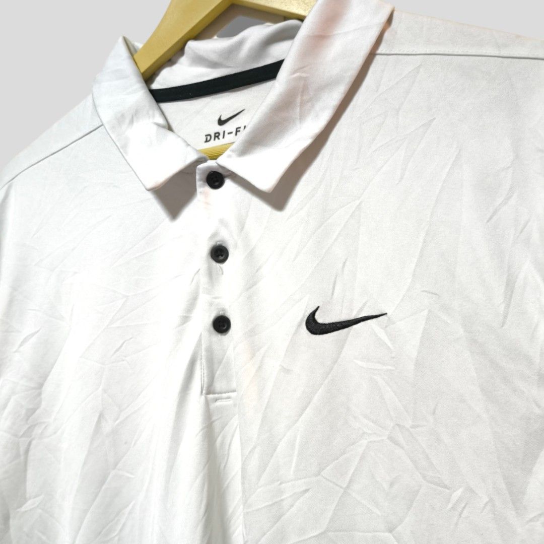 Nike Side Swoosh PoloShirt (Category: Tshirts & Polo Shirts ) located in Bacolod City. Submitted by plux.bcd (Listing ID 1317108597, Image 2). Description: NIKE SIDE SWOOSH POLOSHIRT(DRIFIT) Color rate: 9.8/10 Size:XL Dimensions: 23 width, 30 length Flaws: ❌.