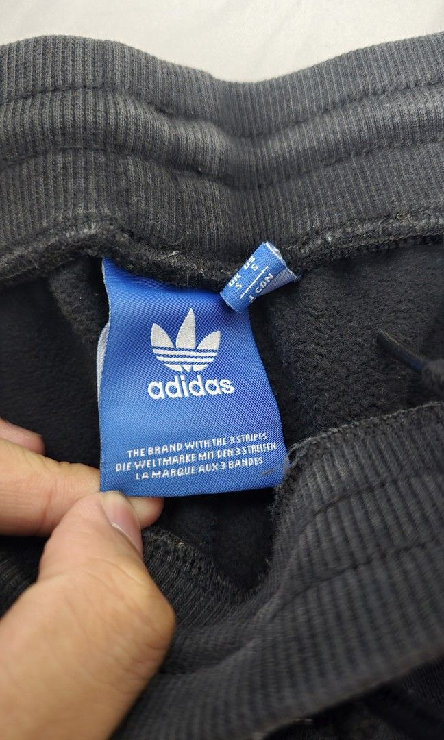 Original Adidas Sweatpants Trefoil [S] (Category: Activewear) located in Quezon City. Submitted by jacksonprinsipe (Listing ID 1317082542, Image 2). Description: Im selling my used only once adidas sweatpants but i cant wear it anymore because its not my size anymore..