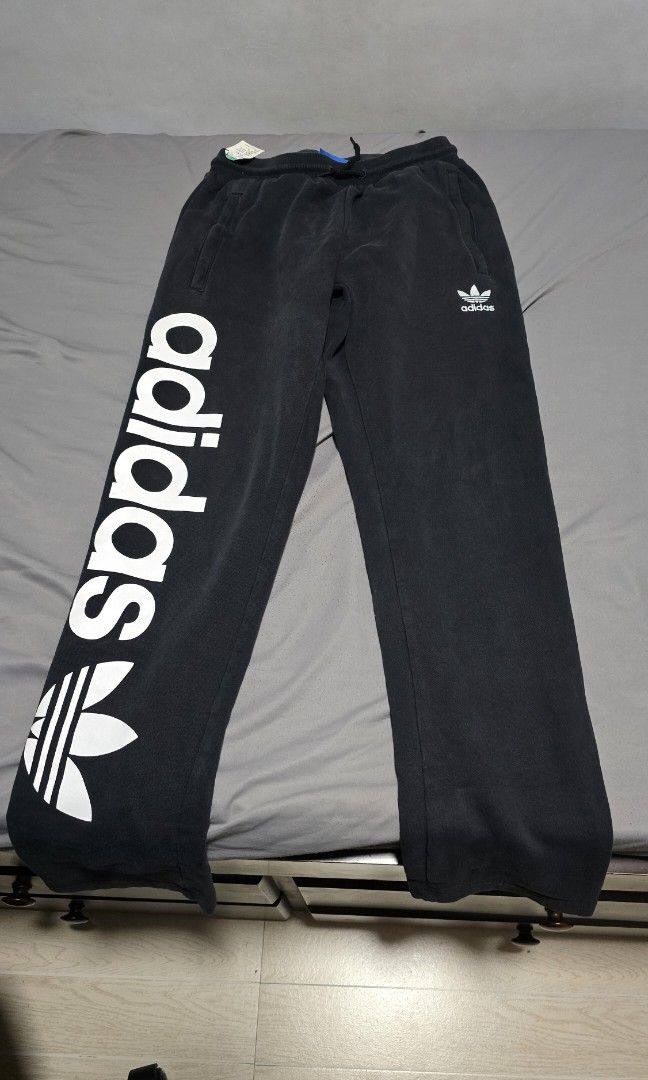 Original Adidas Sweatpants Trefoil [S] (Category: Activewear) located in Quezon City. Submitted by jacksonprinsipe (Listing ID 1317082542, Image 1). Description: Im selling my used only once adidas sweatpants but i cant wear it anymore because its not my size anymore..