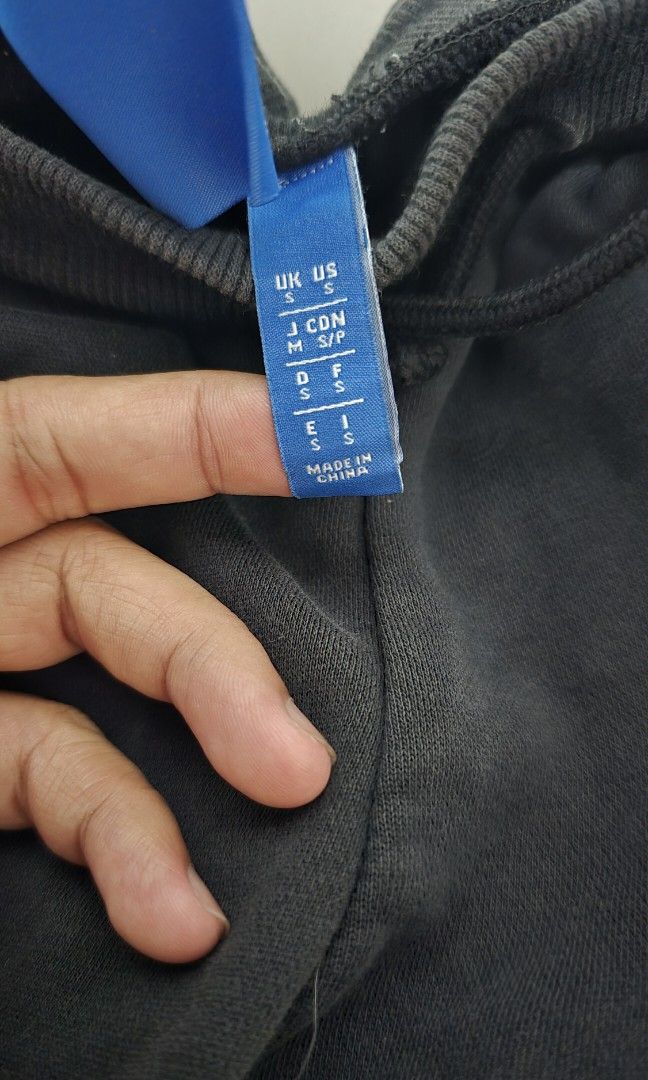 Original Adidas Sweatpants Trefoil [S] (Category: Activewear) located in Quezon City. Submitted by jacksonprinsipe (Listing ID 1317082542, Image 3). Description: Im selling my used only once adidas sweatpants but i cant wear it anymore because its not my size anymore..