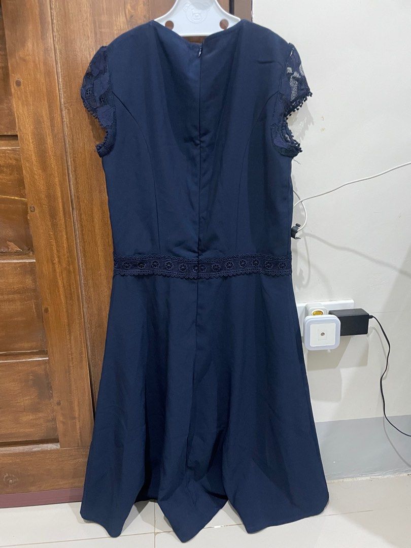 Samlin Ladies Dress (Navy Blue) (Category: Dresses) located in Gapan. Submitted by anitsirc19 (Listing ID 1317145750, Image 3). Description: 💯Legit bought from SM Store ❗️Original Price: 1,599 ❗️Used only once ❗️Size: Small ❗️for reference my height is 5’, weight is 45kg (below the knee dress) RFS: Decluttering .