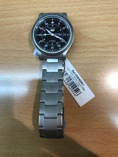 (Category: ) located in . Submitted by seikowatchfactory (Listing ID 1057667340, Image 1). Description: .