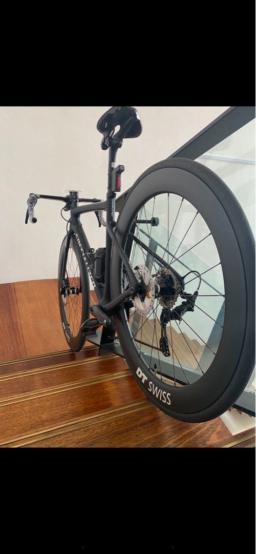 Specialised Tarmac SL6 Comp (Disc) size 49 (Category: Bicycles) located in Singapore. Submitted by numero_uno74 (Listing ID 1317052811, Image 3). Description: Well maintained and recently serviced SL6 comp size 49 ( 162-17). Dark forest green but looks more like black. Condition 9.5/10. C upgraded with DT Swiss 54 rachet wheelset (loud sound) , Arundell carbon bottle cage & aerofly handlebar for clean routing . Accessories , pedals not inclusive 