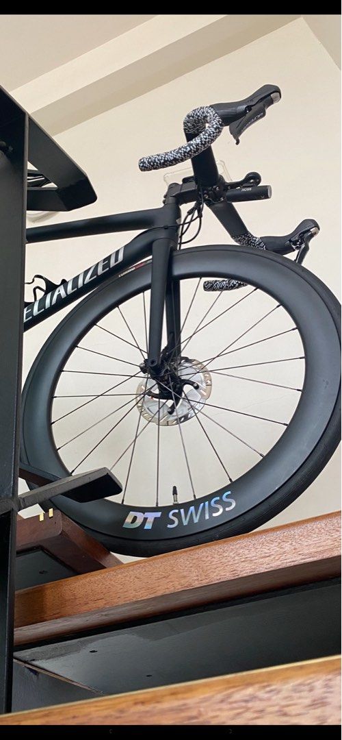 Specialised Tarmac SL6 Comp (Disc) size 49 (Category: Bicycles) located in Singapore. Submitted by numero_uno74 (Listing ID 1317052811, Image 2). Description: Well maintained and recently serviced SL6 comp size 49 ( 162-17). Dark forest green but looks more like black. Condition 9.5/10. C upgraded with DT Swiss 54 rachet wheelset (loud sound) , Arundell carbon bottle cage & aerofly handlebar for clean routing . Accessories , pedals not inclusive 