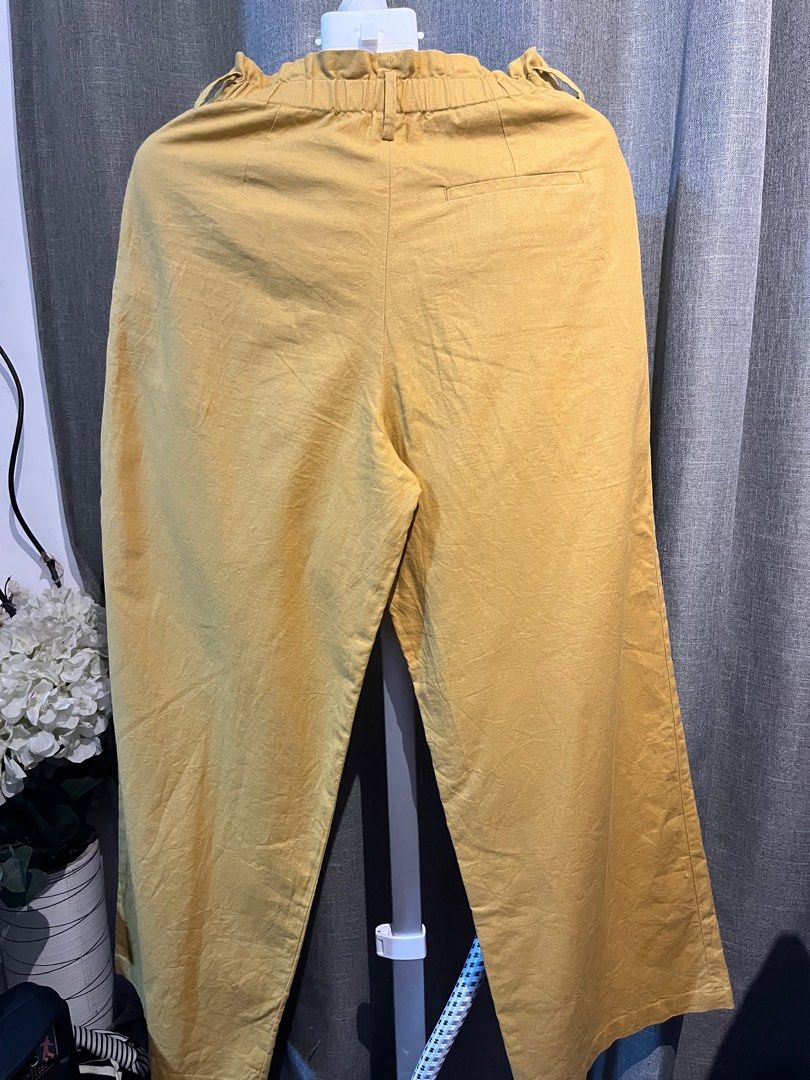 Uniqlo Pants wide leg (Category: Other Bottoms) located in Mariveles. Submitted by declutterq123 (Listing ID 1317068536, Image 2). Description: GU by Uniqlo S on tag No flaws / Like new sf c/o buyer Loc. Imus.