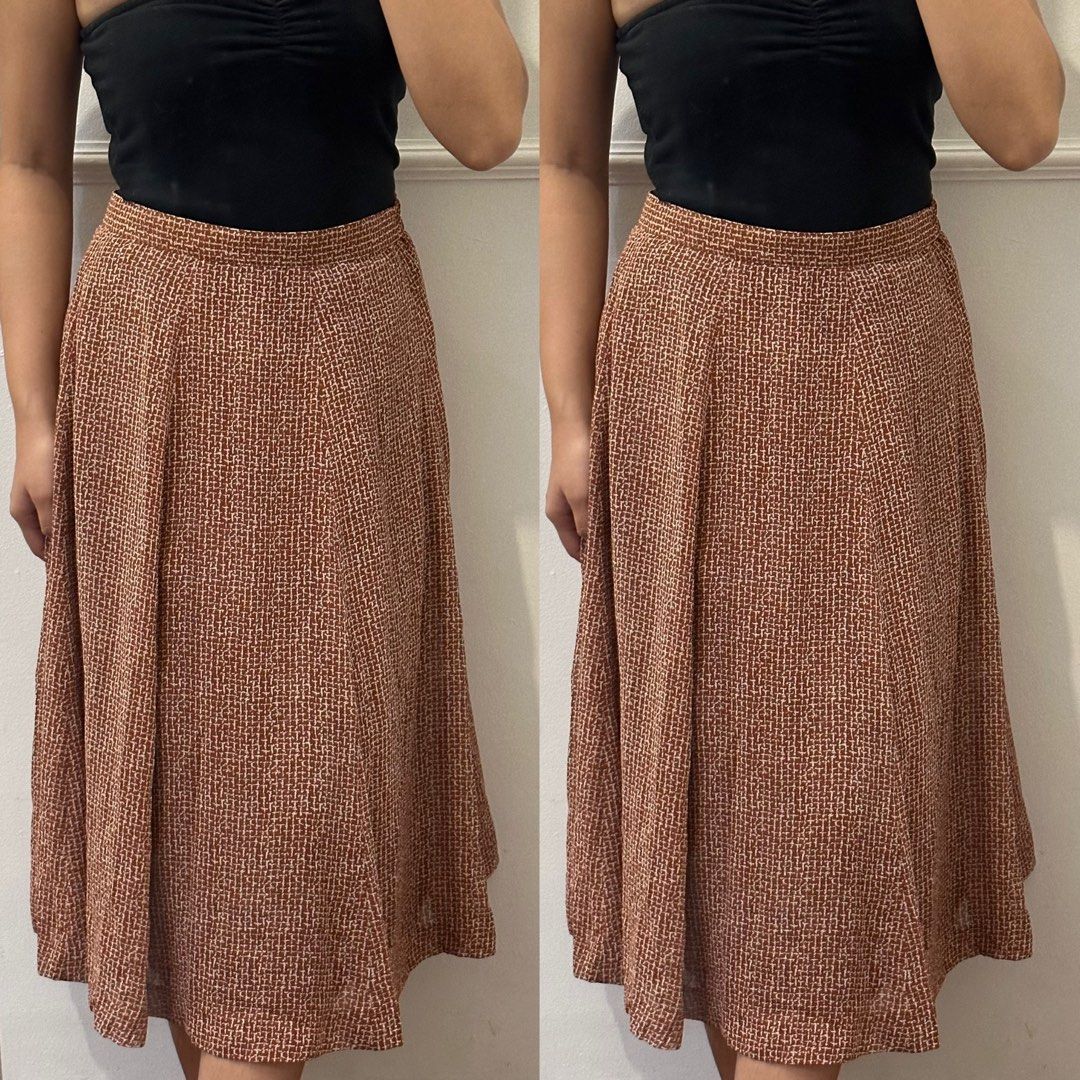 Vintage burnt russet patterned midi skirt (Category: Skirts) located in Tarlac. Submitted by shopsushibaby (Listing ID 1317171316, Image 2). Description: For reference, height is 5’4” and waistline is 27”. Avail 3 or more items for a discount! Accepted payment methods are Metrobank and GCash..