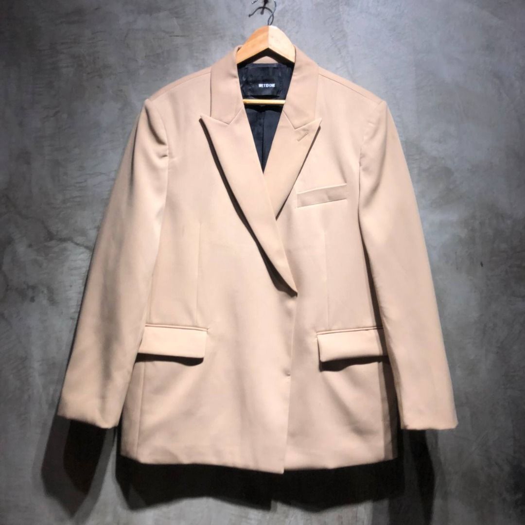 We11done Embossed back logo blazer (Category: Luxury Apparel) located in Quezon City. Submitted by johnpaulperezzz (Listing ID 1317053729, Image 3). Description: NAME: We11done Embossed back logo blazer COLOR: Brown SIZE: Large FIT: Large Dimension: Width: 23 Length: 31 Shoulder: 18 Sleeves: 24 Hem: 24 CONDITION: 9/10 ISSUE: -none PRICE: 10k.