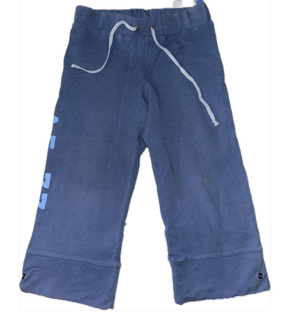 American Eagle Cotton Capri Sweatpants (Category: Shorts) located in Manila. Submitted by dunkaindonut (Listing ID 1312262495, Image 1). Description: ౨ৎ fits small - medium ౨ৎ mop: GCash only ౨ৎ mod: Lalamove/Grab (shouldered by the buyer).