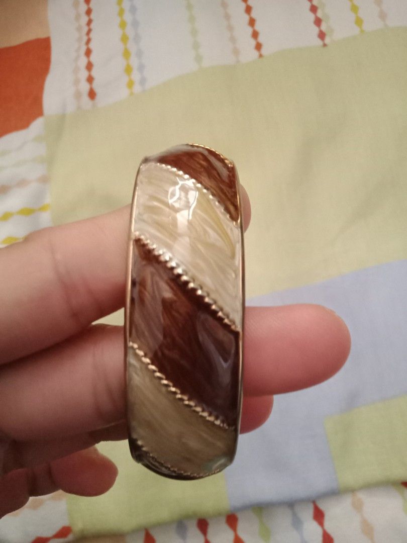 Bangles (Category: Bracelets) located in Singapore. Submitted by cesncai (Listing ID 1312189187, Image 3). Description: .