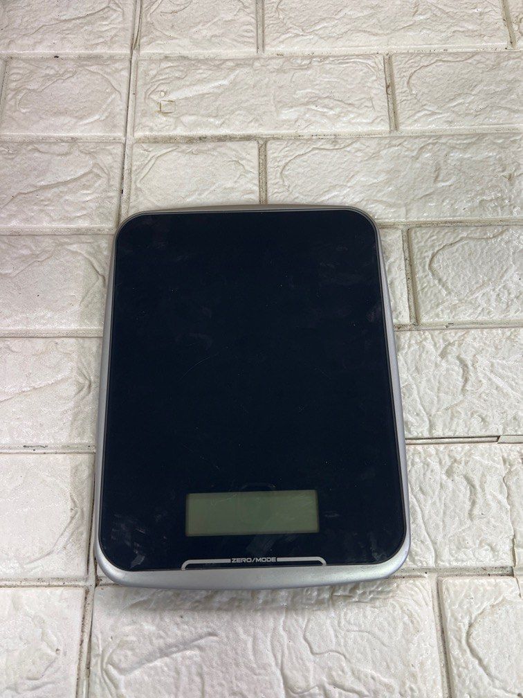 Battery Operated Food Scale (Category: Health Monitors & Weighing Scales) located in Pasay City. Submitted by meostore (Listing ID 1312120352, Image 1). Description: no battery included.
