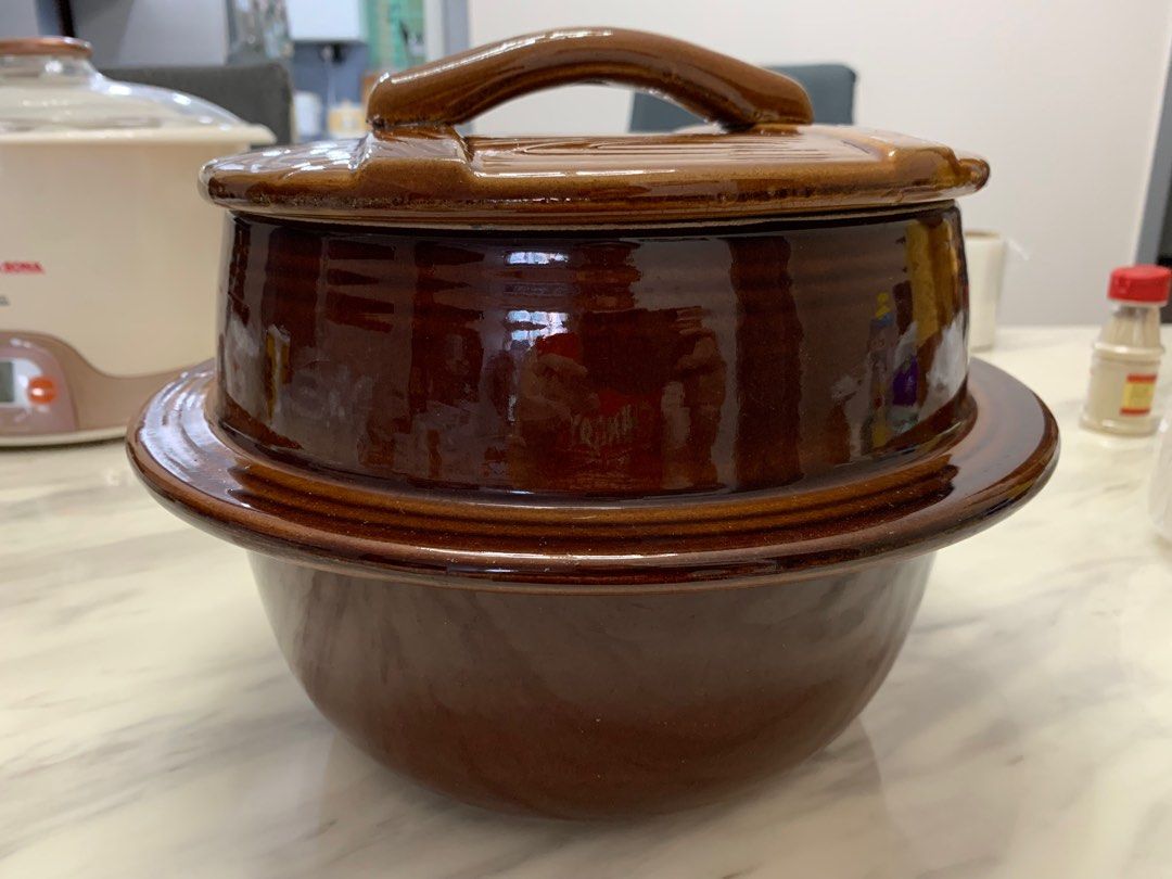 Big Ceramic Pot (Category: Cookware & Accessories) located in Singapore. Submitted by melodycharms (Listing ID 1312200708, Image 1). Description: Used a few times, as good as new. Big enough for big family. 22cm 17cm tall .