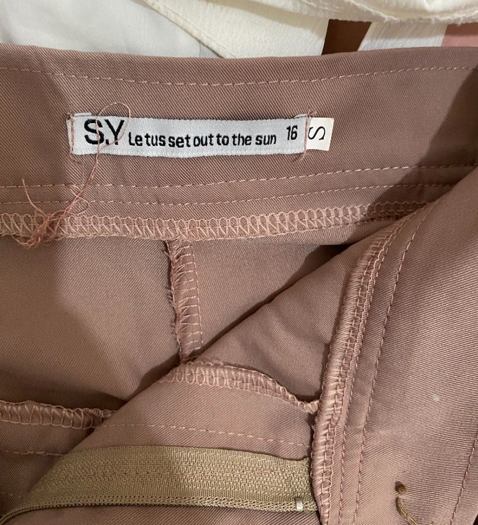 Brown trousers wide leg (Category: Other Bottoms) located in Binan City. Submitted by themkeps (Listing ID 1312183169, Image 2). Description: may slight tas tas.
