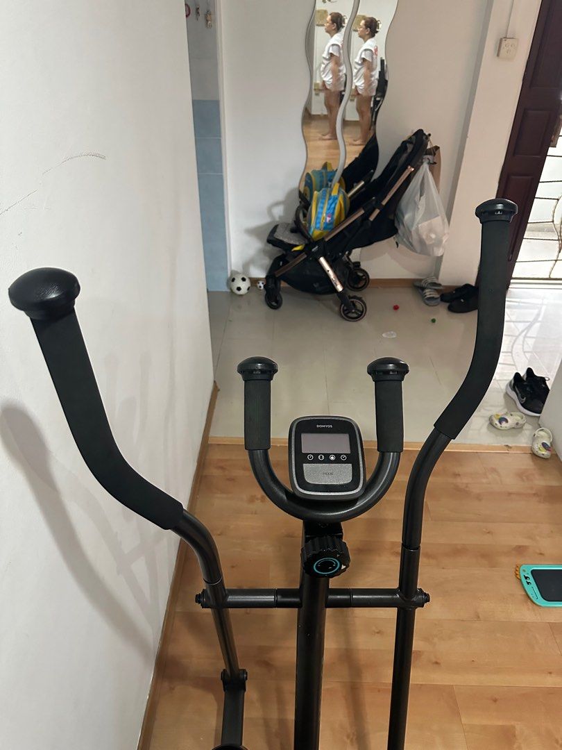 Domyos 100 Elliptical Cross Trainer