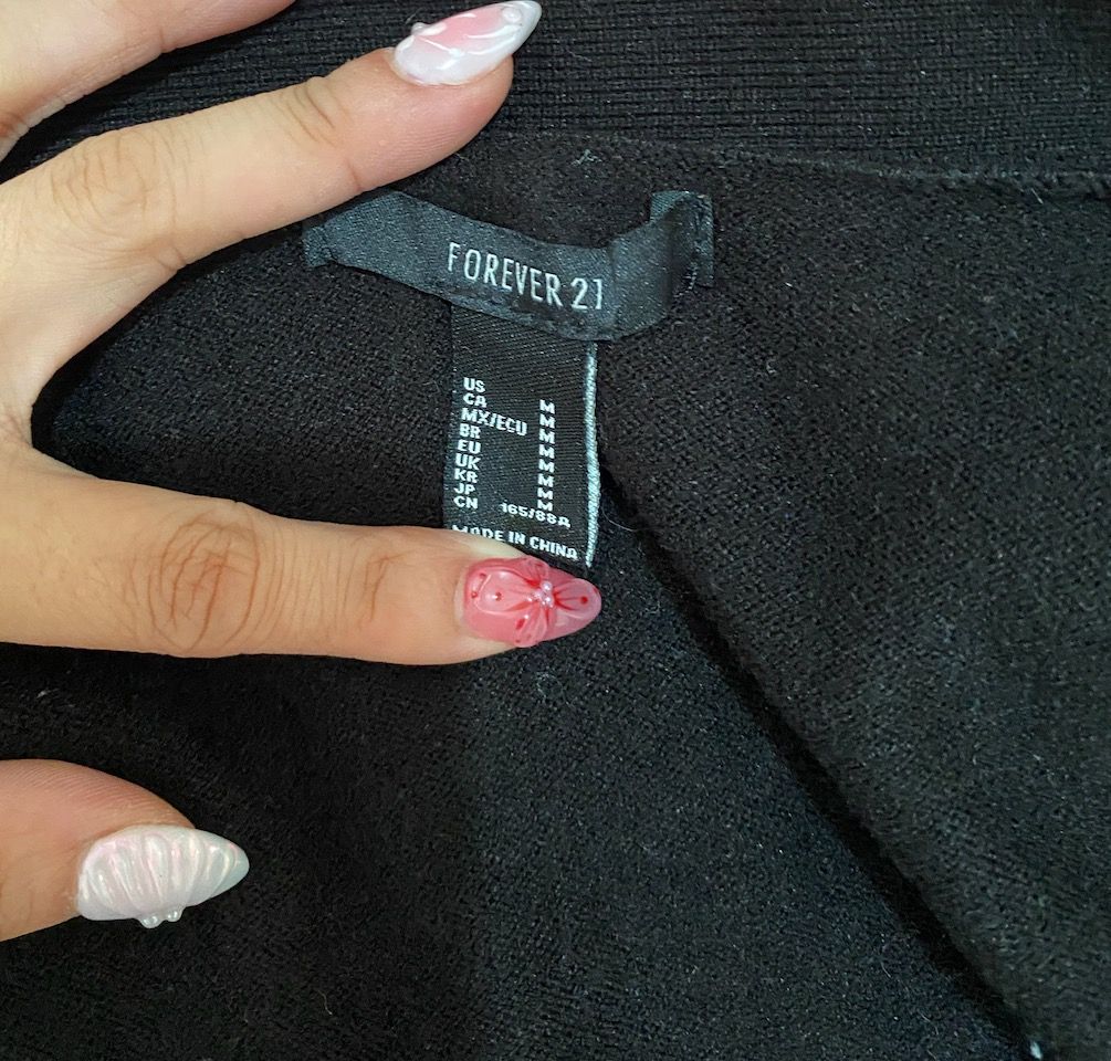 Forever 21 longsleeves top crop top (Category: Longsleeves) located in Binan City. Submitted by themkeps (Listing ID 1312184541, Image 2). Description: .