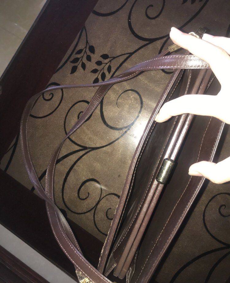 Japan kiss lock shoulder bag (Category: Shoulder Bags) located in Cavite. Submitted by chikzie (Listing ID 1308287645, Image 3). Description: Bag quality 10/10 ____________________________________________ Message for more inquiries!! *Payment first* sf will be shoulder by the buyer The seller will not be responsible for any damage that occurs during delivery. Strictly no return/ no refund. .