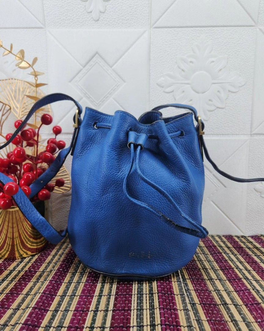 Kate spade drawstring bucket sling bag, Barang Mewah, Tas Dompet