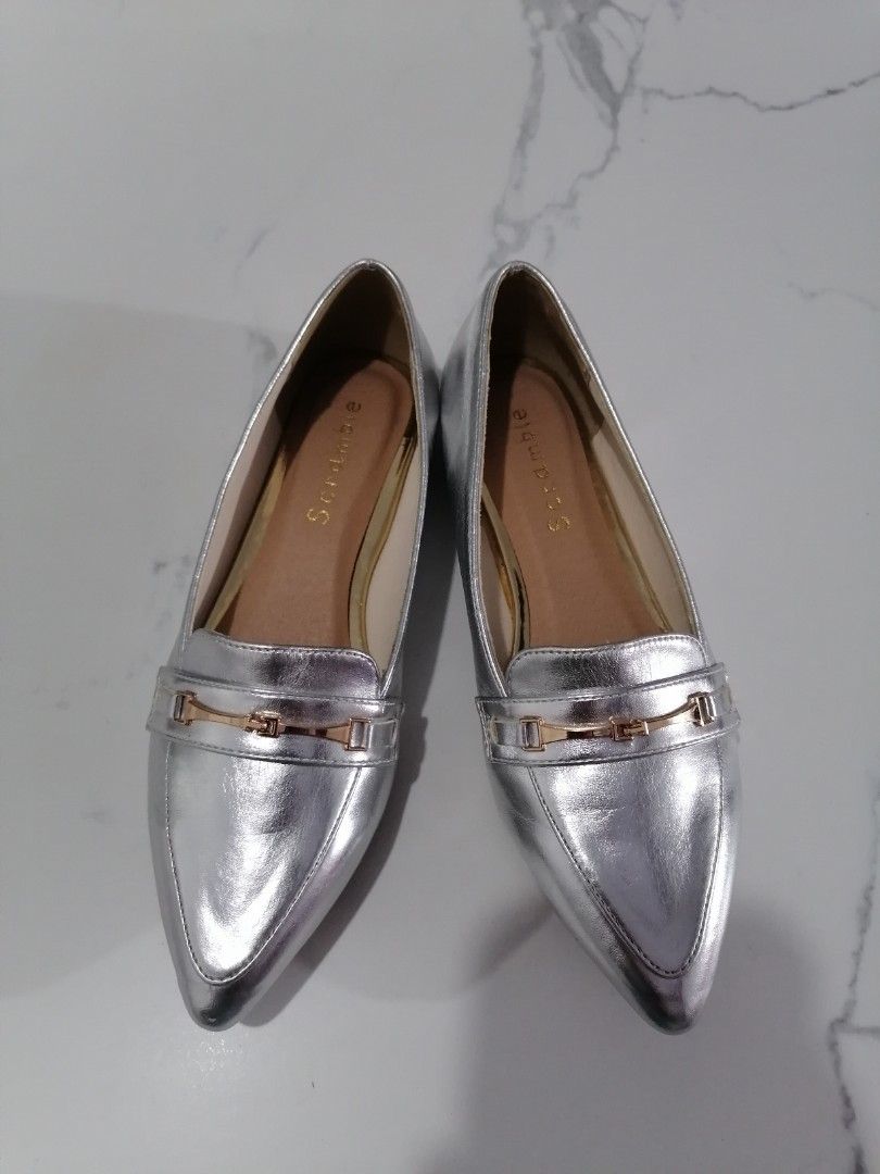 Ladies Loafer Shoes Silver (Category: Loafers) located in Manila. Submitted by declutzz.4u (Listing ID 1312258051, Image 1). Description: -Preloved-Declutter -Used Once(nakatago na lang po) -Best fit for Slim feet -Size 24cm(see photo posted above) -Cute Metallic Silver -Fashionable - down to 400.