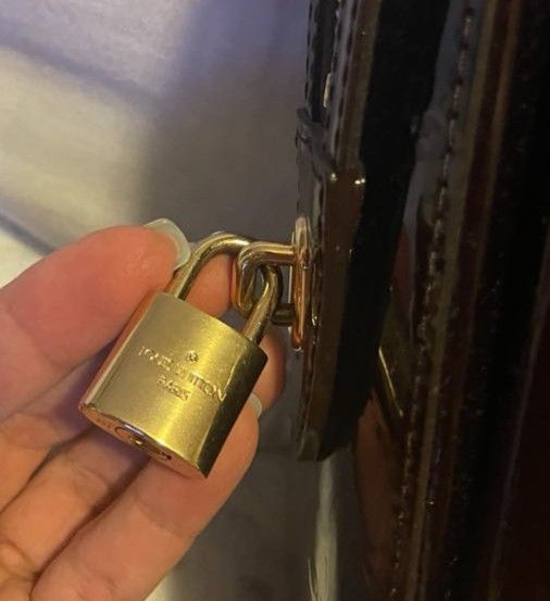 LV AMARANTE MELROSE AVENUE VERNIS BAG (Category: Luxury Bags & Wallets) located in Paranaque City. Submitted by genava (Listing ID 1312253917, Image 3). Description: Authentic LV AMARANTE MONOGRAM MELROSE AVENUE VERNIS BAG rank A or SA Price still negotiable Pwede layaway until August.