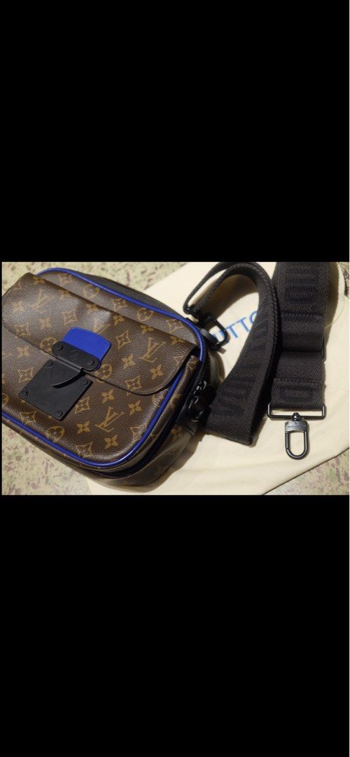 LV bag s lock (Category: Sling Bags) located in Manila. Submitted by gdt123 (Listing ID 1312107400, Image 1). Description: Bag.