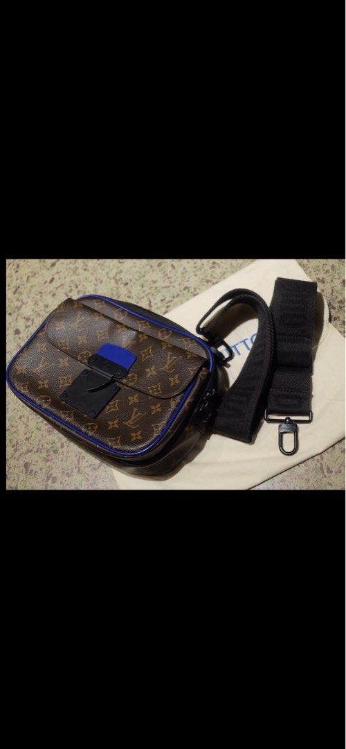 LV bag s lock (Category: Sling Bags) located in Manila. Submitted by gdt123 (Listing ID 1312107400, Image 3). Description: Bag.