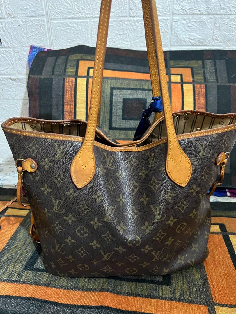 LV neverfull med size (Category: Luxury Bags & Wallets) located in Manila. Submitted by mitchteves (Listing ID 1312258086, Image 2). Description: This is a project bag, wla na pong pocket sa loob pinunit. See pics or pm for more details..