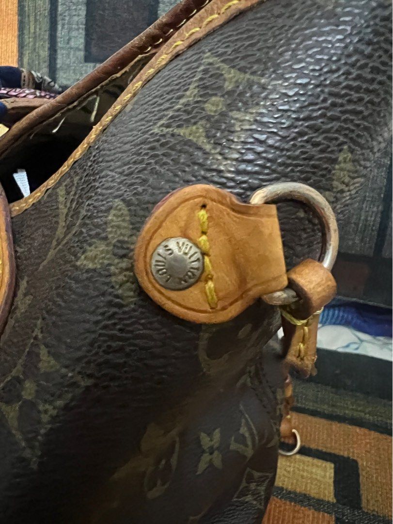 LV neverfull med size (Category: Luxury Bags & Wallets) located in Manila. Submitted by mitchteves (Listing ID 1312258086, Image 3). Description: This is a project bag, wla na pong pocket sa loob pinunit. See pics or pm for more details..