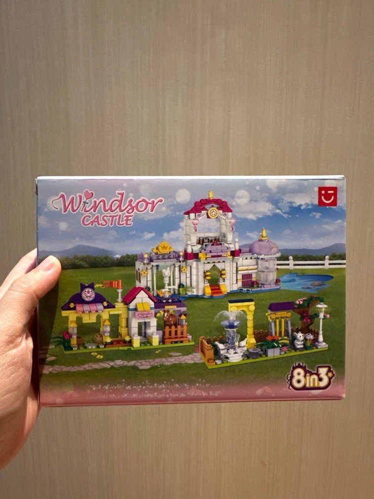 Miniso Windsor Castle Lego Set