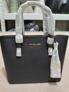 (Category: ) located in . Submitted by lovieauthenticmerchandise (Listing ID 1312168291, Image 1). Description: .