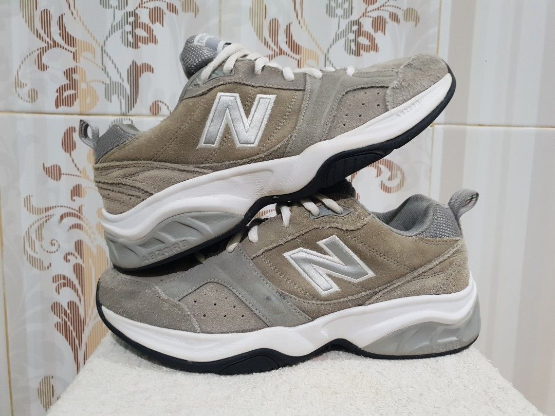 New balance 623 grey suede top