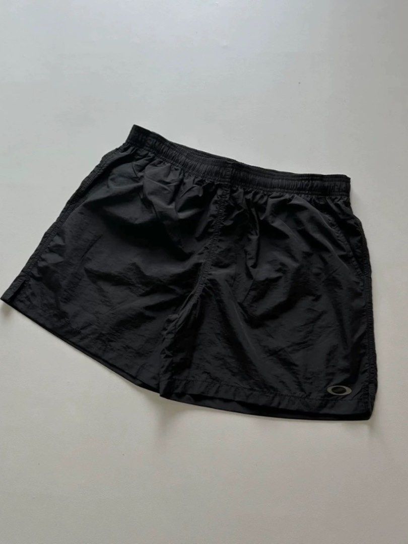 Oakley Basic Shorts (Category: Shorts) located in Singapore. Submitted by syndcat (Listing ID 1312279727, Image 1). Description: Size: M / L / XL / XXL / XXXL Measurement (in cm): FL: Front Length SS: Shoulder to Shoulder C: Chest SL: Sleeve Length M: C 107 | FL 73 | SS 42.5 | SL 160-170 | Weight 110-125 L: C 111 | FL 76 | SS 43.5 | SL 170-173 | Weight 125-145 XL: C 115 | FL 79 | SS 45.0 | SL 173-178 | Weight 145-165 XXL: C 119 | FL 82 | SS 46.5 