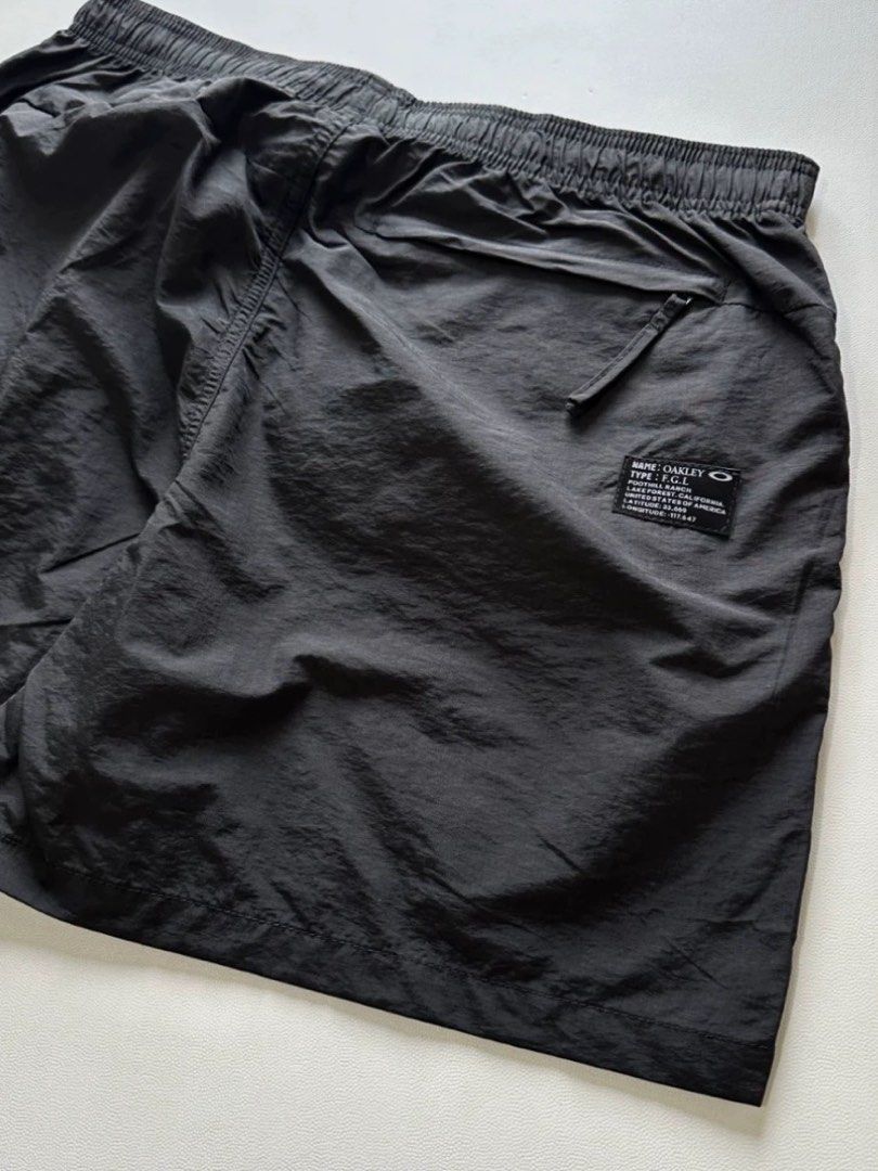 Oakley Basic Shorts (Category: Shorts) located in Singapore. Submitted by syndcat (Listing ID 1312279727, Image 4). Description: Size: M / L / XL / XXL / XXXL Measurement (in cm): FL: Front Length SS: Shoulder to Shoulder C: Chest SL: Sleeve Length M: C 107 | FL 73 | SS 42.5 | SL 160-170 | Weight 110-125 L: C 111 | FL 76 | SS 43.5 | SL 170-173 | Weight 125-145 XL: C 115 | FL 79 | SS 45.0 | SL 173-178 | Weight 145-165 XXL: C 119 | FL 82 | SS 46.5 