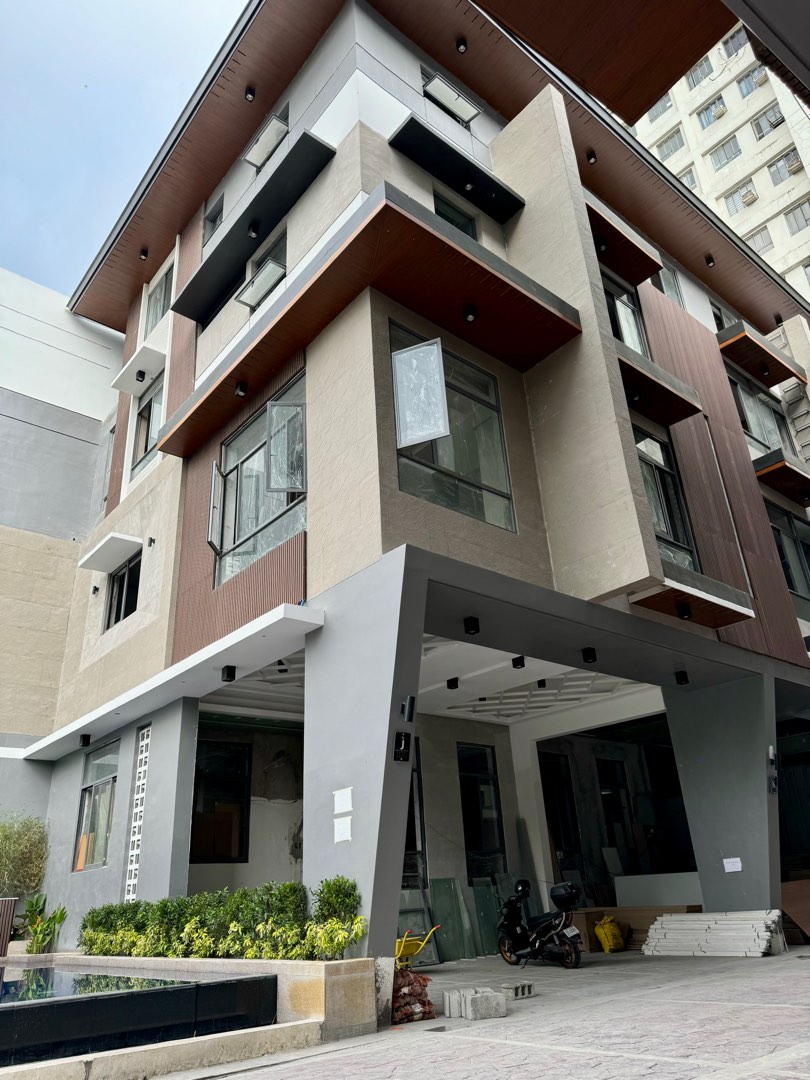 (Category: ) located in . Submitted by doubleR.I.realty (Listing ID 1215794124, Image 1). Description: .