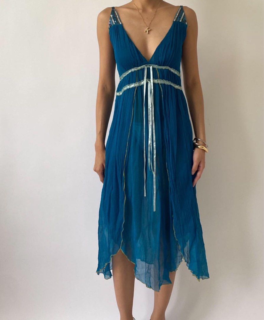 Shop Florice blue chiffon dress (Category: Dresses) located in Muntinlupa City. Submitted by lean.bean (Listing ID 1312205437, Image 1). Description: - bought from shop florice but never worn - chiffon material, see through - XS to S.