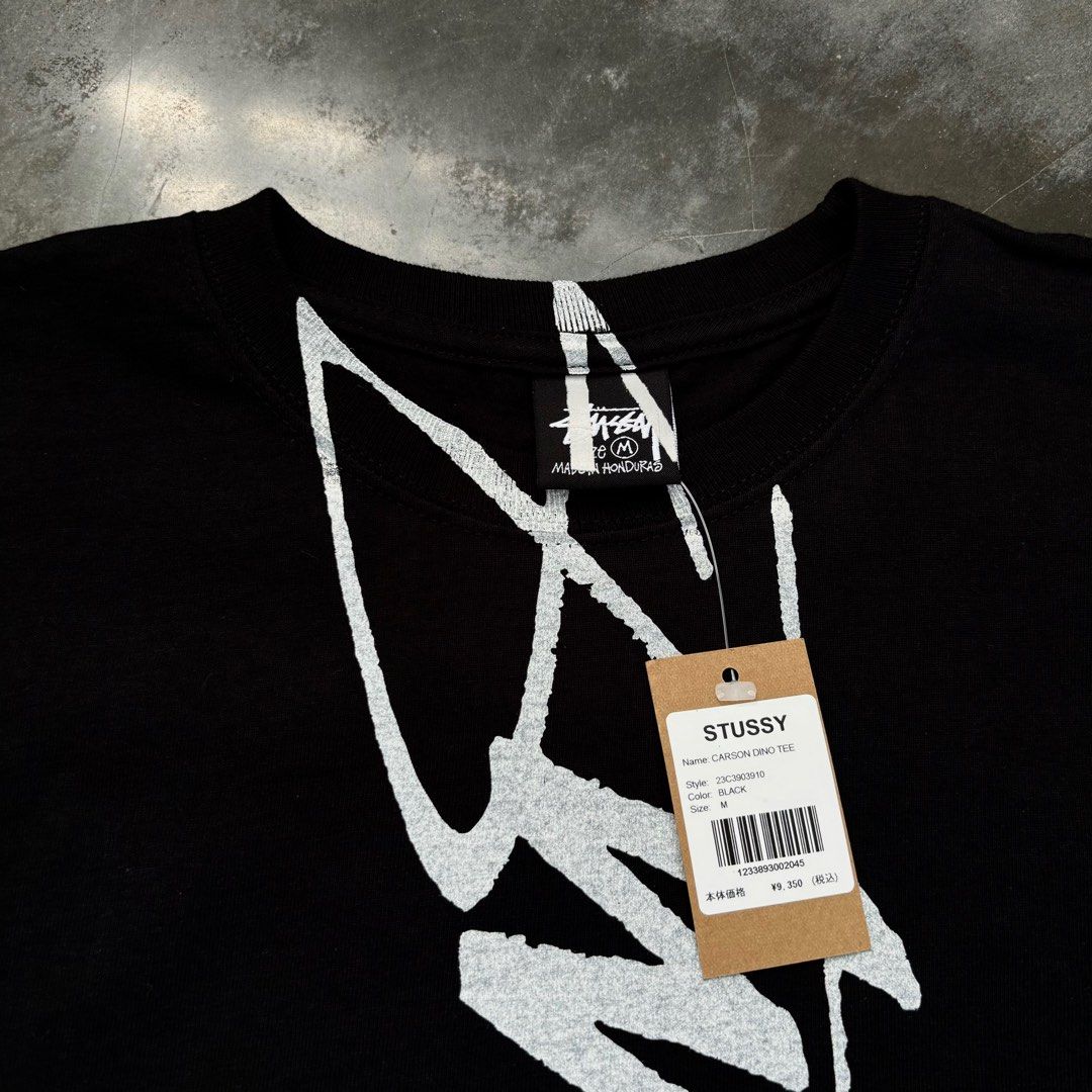 ★送料・関税込★STUSSY★David Carson Dino T-Shirt★Black★ 🚨Restock Now🚨 Stussy x David Carson ”Dino“ T-shirt Size