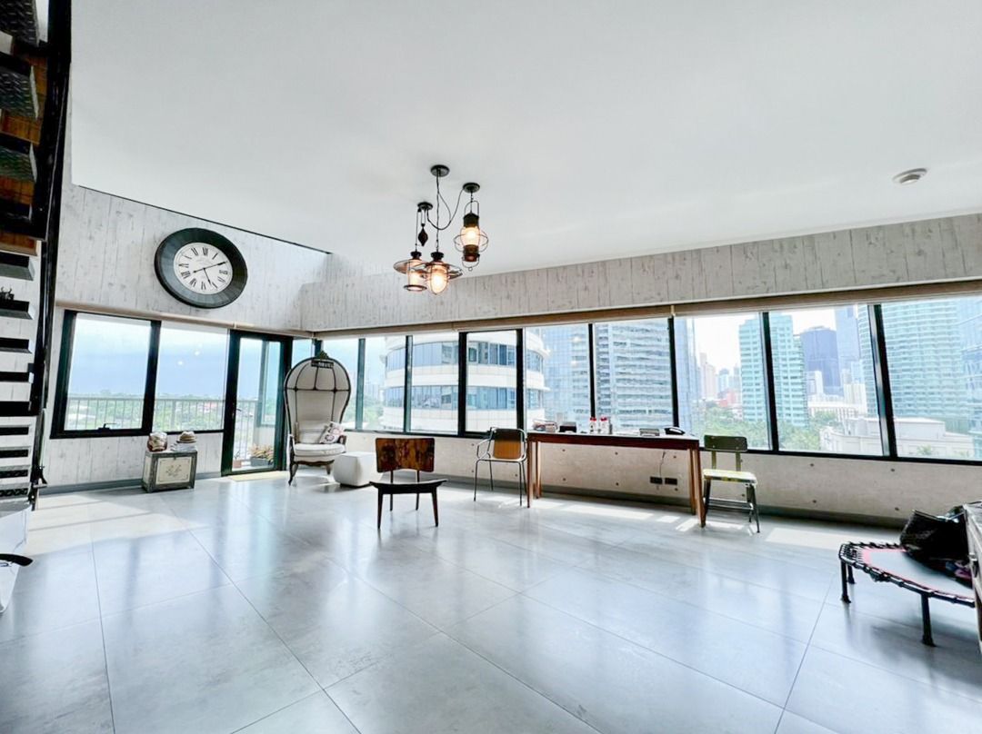 **buyer only** Special one of a kind upgraded 3br corner loft unit in ...