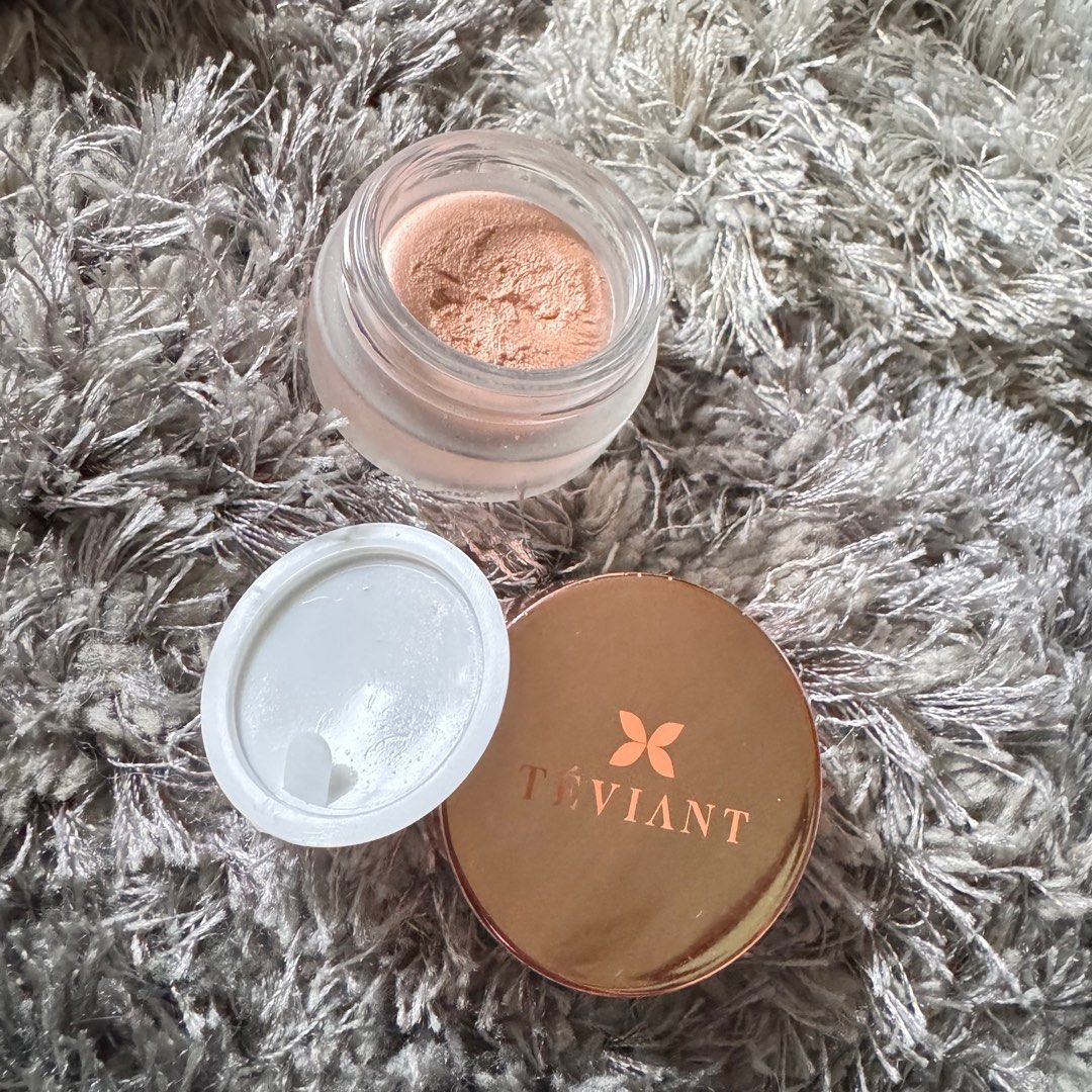 Teviant Velvet Drop Holy Glow (Category: Makeup) located in Quezon City. Submitted by vaniteees (Listing ID 1312174217, Image 2). Description: Purchase any item from my list and receive this Teviant product as a freebie! .