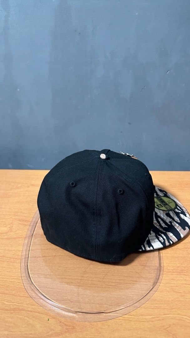 Topi New Era x Dionic Camo Master Octoslugger 59fifty Fitted 7 5/8 ...